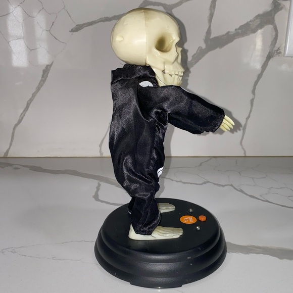 Gemmy grave raver dancing skeleton (works) -Halloween - Picture 5 of 7